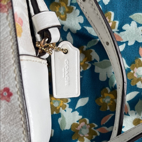 Coach White Floral Camera Bag - Picture 3 of 6